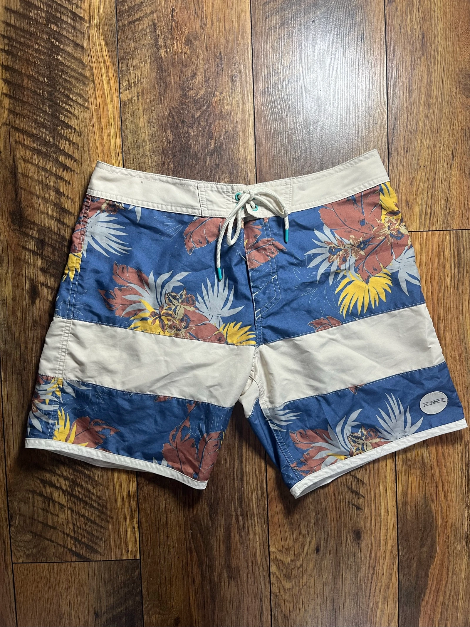 Boardshort rayé imprimé tropical fleurs Logo patch - O'Neill - Taille S - très bon état